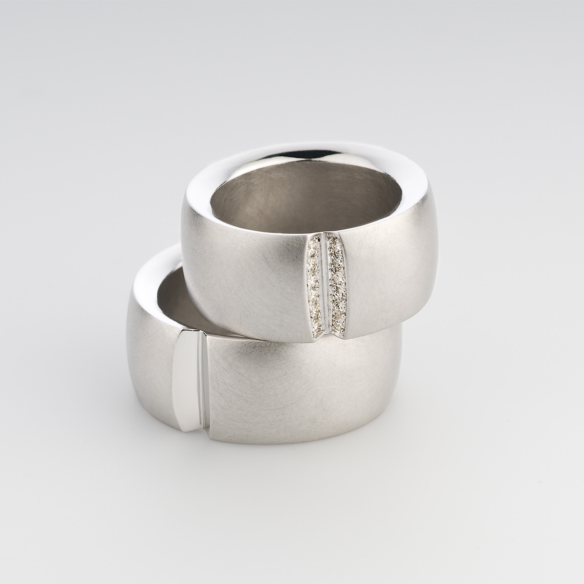Vis-a-Vis wedding band | Atelier Marion Knorr Fine Jewelry, Ludwigsburg Germany